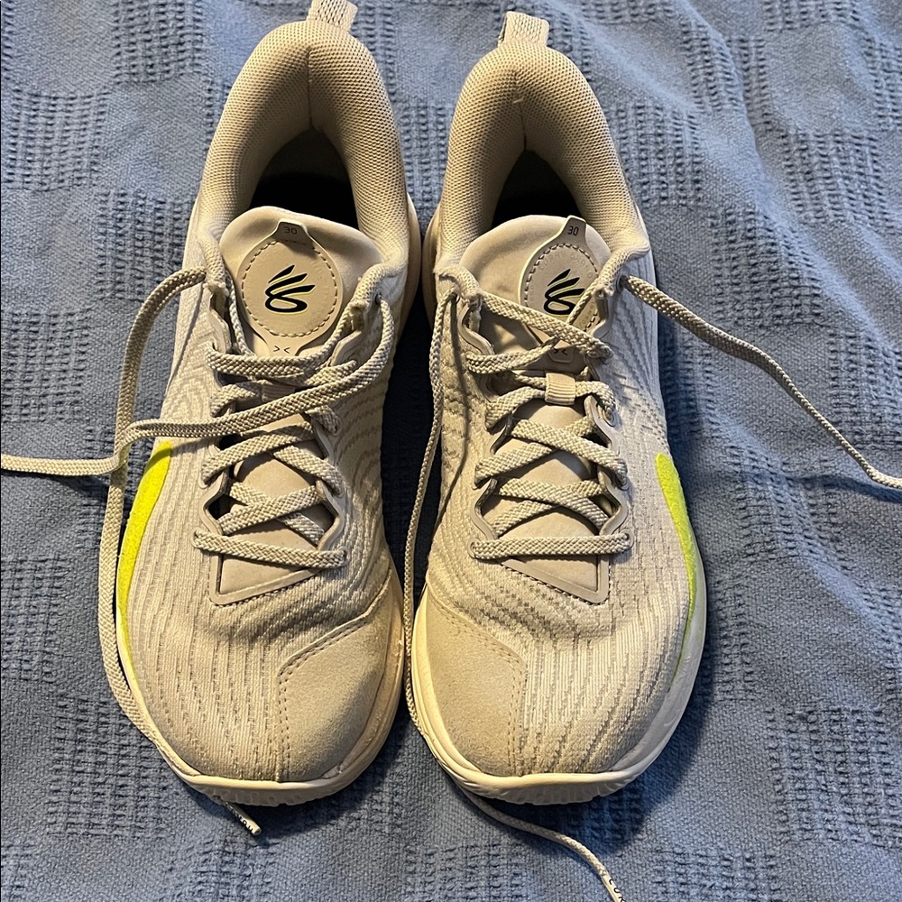 Under Armour Kids Sneakers in Gray and Yellow